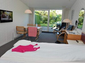 House | 1 bedroom, individually furnished