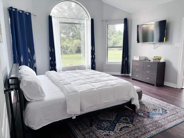 4 Schlafzimmer, Schreibtisch, Bügeleisen/Bügelbrett, WLAN