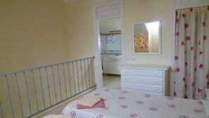 2 bedrooms, iron/ironing board, free WiFi, bed sheets