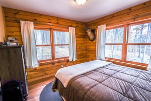 4 bedrooms, desk, WiFi, bed sheets - Charming 4-bedroom cabin (Swanton)