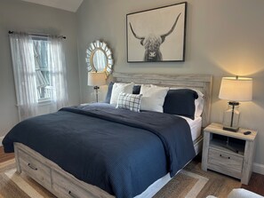4 bedrooms, iron/ironing board, WiFi, bed sheets