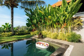 객실 내 금고, 책상, 암막 커튼, 다리미/다리미판