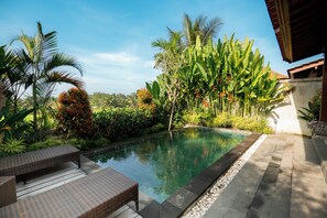 Kolam renang outdoor