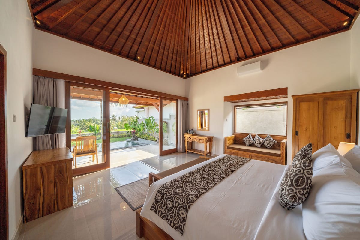 Quarto superluxo, piscina particular, vista para o resort | Cofres nos quartos, escrivaninha, cortinas blackout