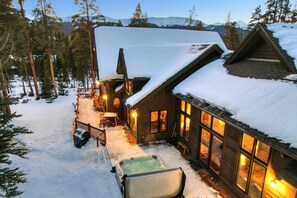 Outdoor spa tub - NEW Aspen Glade Chalet, Luxury Estate on Acre+, minutes to Breck Slopes. (Breckenridge)