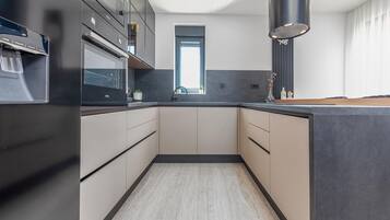 冰箱、微波炉、烤箱、洗碗机