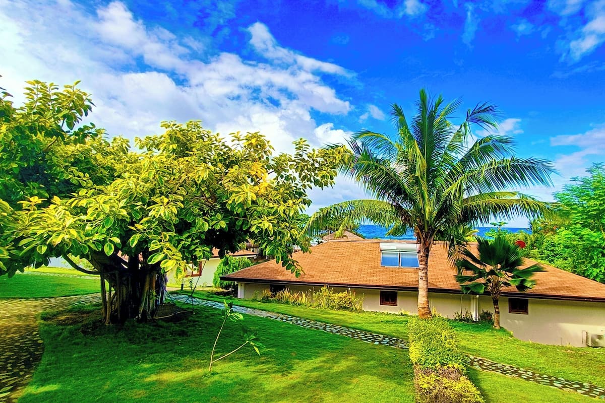 Deluxe Suite, Partial Ocean View | 1 bedroom, premium bedding, Select Comfort beds, minibar