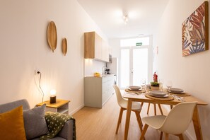 Dining - The Maritim Metro Station Suite 02 by Florit Flats (Valencia)