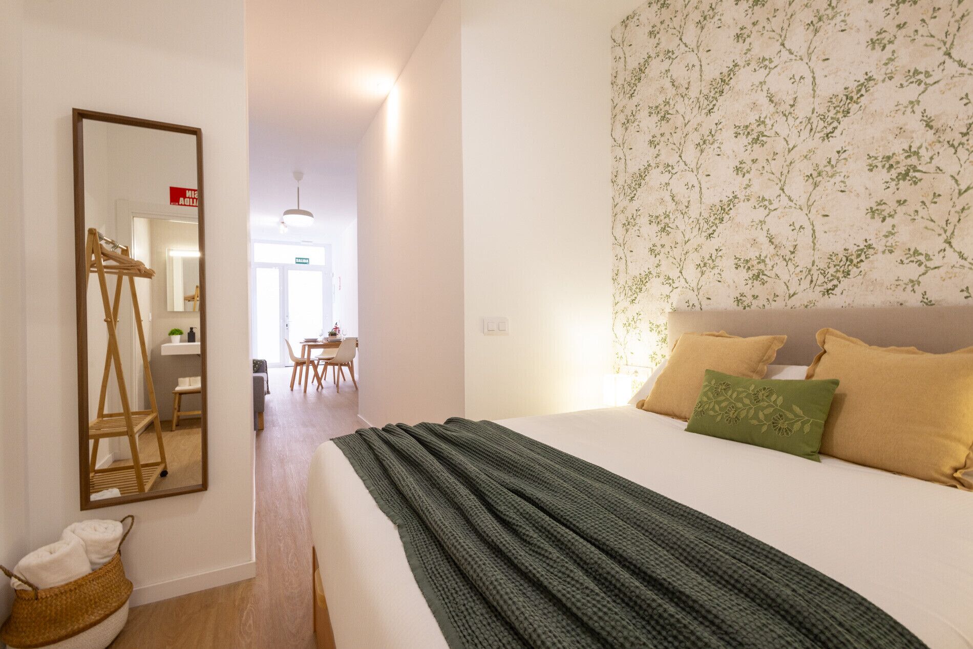 1 dormitorio, tabla de planchar con plancha, wifi gratis y ropa de cama