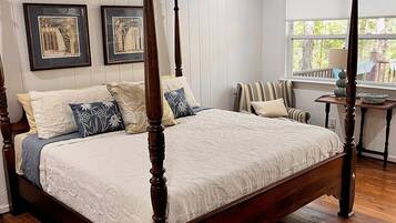 3 habitaciones, tabla de planchar con plancha y cuna de viaje