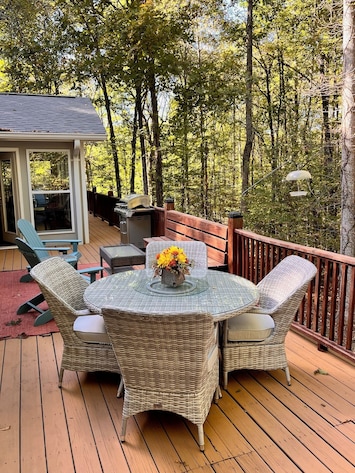 Deck table with turntable - will sit 6