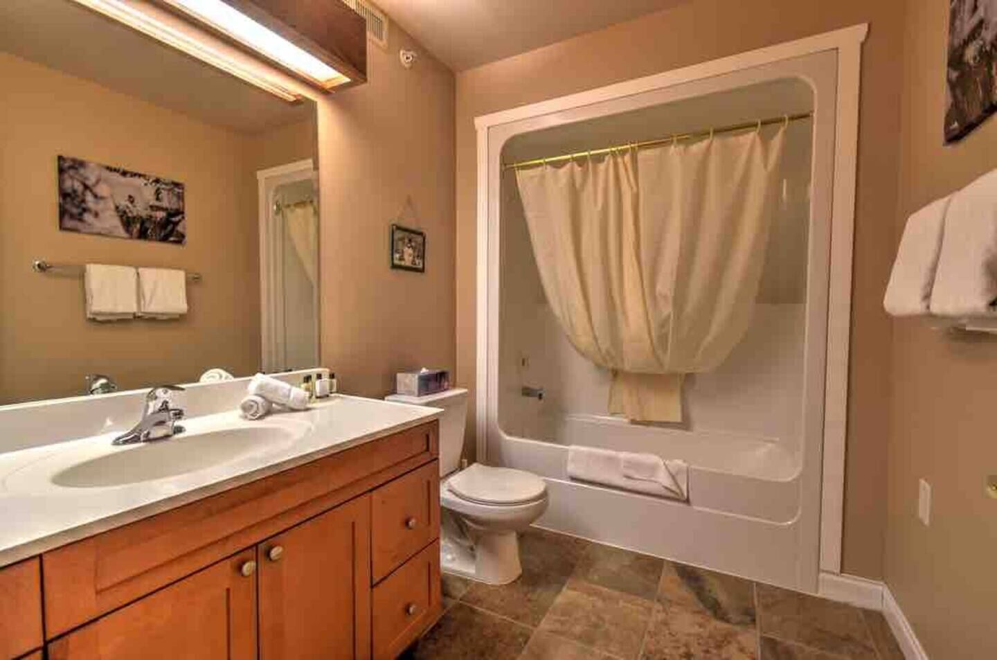 吹风机、毛巾、肥皂、洗发水