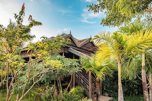 King Suite with Pool View | Down comforters, pillowtop beds, in-room safe, individually decorated - PHUM KHMER LODGE (Siem Reap)
