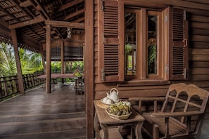 King Suite with Pool View | Living area - PHUM KHMER LODGE (Siem Reap)