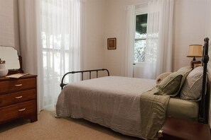 3 عدّة غرف نوم ومكتب وسرير سفر و واي فاي مجانًا