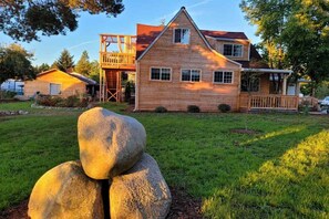 Property grounds - Remodelled 1935 Prairie House, Sleeps 15, 4 Private Units + Baths, 1 ac in Town (Yelm)