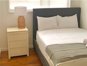 5 bedrooms, iron/ironing board, WiFi, bed sheets
