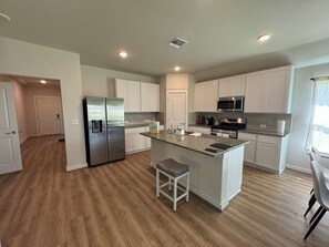 Fridge, microwave, oven, stovetop - Quiet spacious 5-bedroom house with huge fenced yard near COTA, Tesla, Airport (Del Valle)