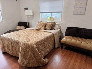 3 quartos, ferros/tábuas de passar roupa, Wi-Fi, roupa de cama