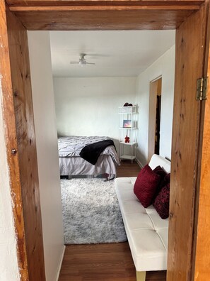 3 bedrooms, iron/ironing board, WiFi, bed sheets - Stay in a vintage adobe mountain home with modern touches. Great retreat! (Peñasco)