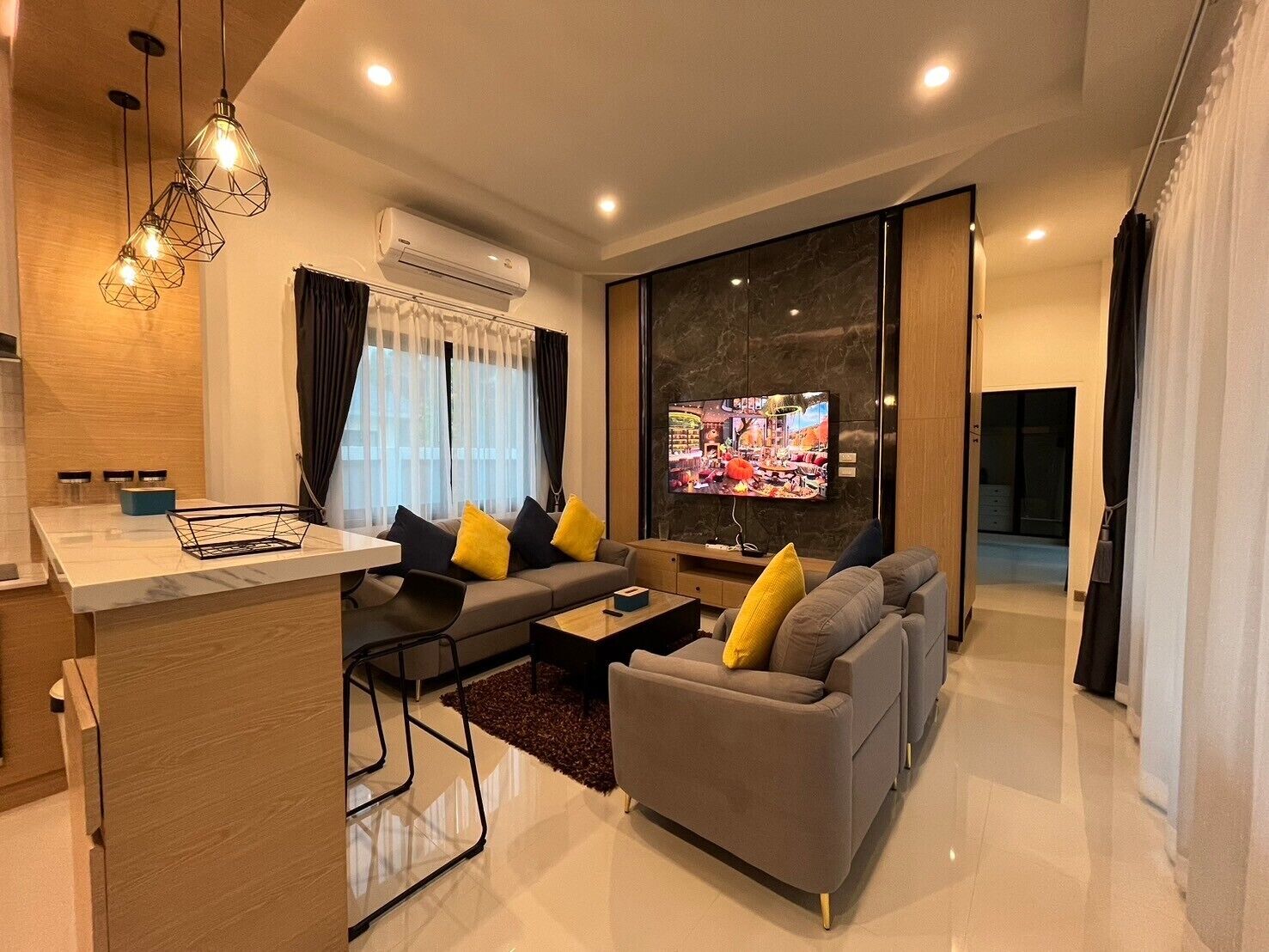 Deluxe Villa, Mountain View | Living area