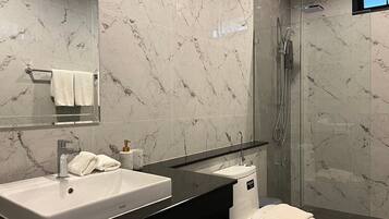 Deluxe Villa, Mountain View | Bathroom | Shower, rainfall showerhead, free toiletries, hair dryer