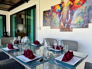 Villa Deluxe, vue montagne | Restauration dans la chambre