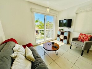 TV - Departamento de 2 cuartos en residencial (Mazatlán)