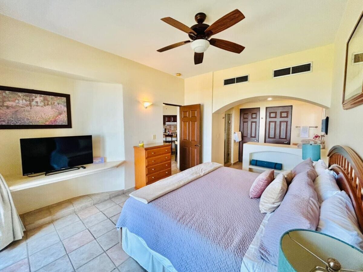 Desk, iron/ironing board, WiFi