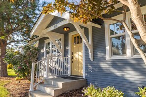 Exterior detail - Charming Cozy Cottage with Hot Tub (Coeur d'Alene)