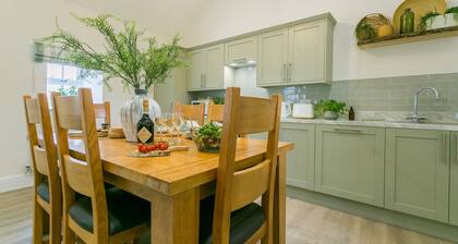 Ty Cadwgan - a cosy fire that sleeps 4 guests in 2 bedrooms