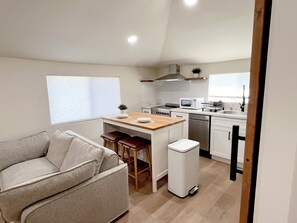 Interior - Brand new modern guesthouse w/ patio. A minimum stay of 30 nights (Los Angeles)