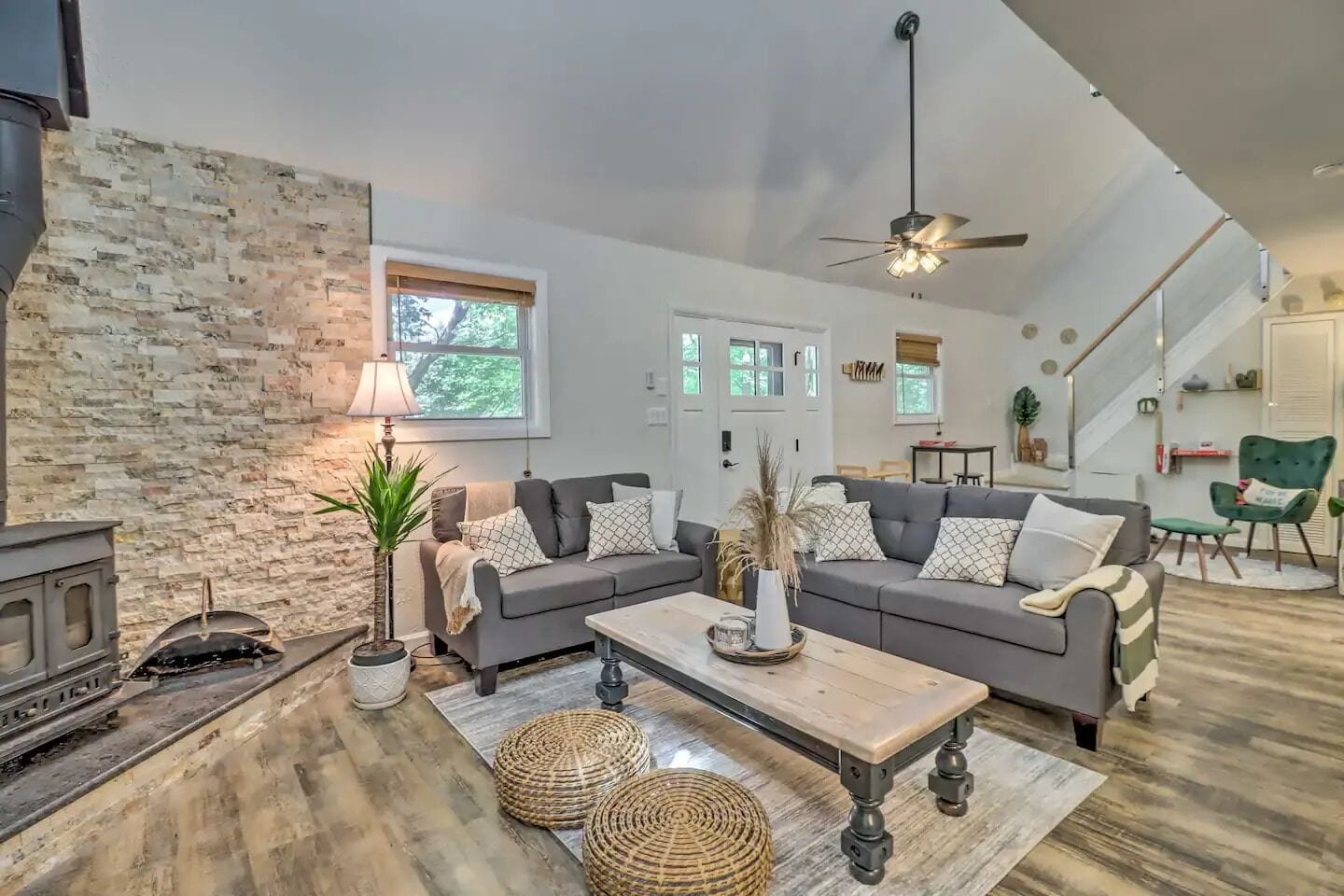 Smart-TV, Kamin, Tischfußball