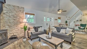 Smart-TV, Kamin, Tischfußball