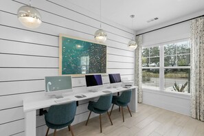 Business center - Sleek Escape: Modern 3 BR Jacksonville Condo (Jacksonville)