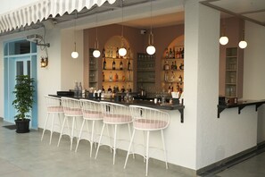 ثلاجة صغيرة