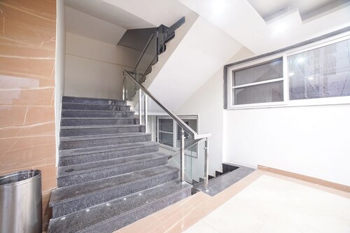 Fabhotel Johri Regency