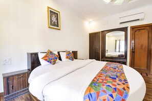 Egyptian cotton sheets, premium bedding, in-room safe, free WiFi