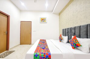 Egyptian cotton sheets, premium bedding, in-room safe, free WiFi