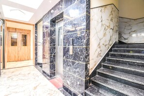 Lobby - Fabhotel Prime Krishna Regency (Krishnanagar)