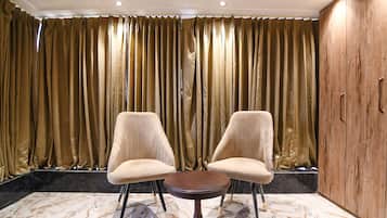 Coin salon dans le hall