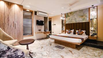 Premium Room | Egyptian cotton sheets, premium bedding, in-room safe, soundproofing