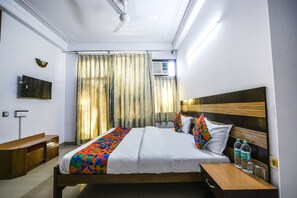 1 bedroom, Egyptian cotton sheets, premium bedding, in-room safe