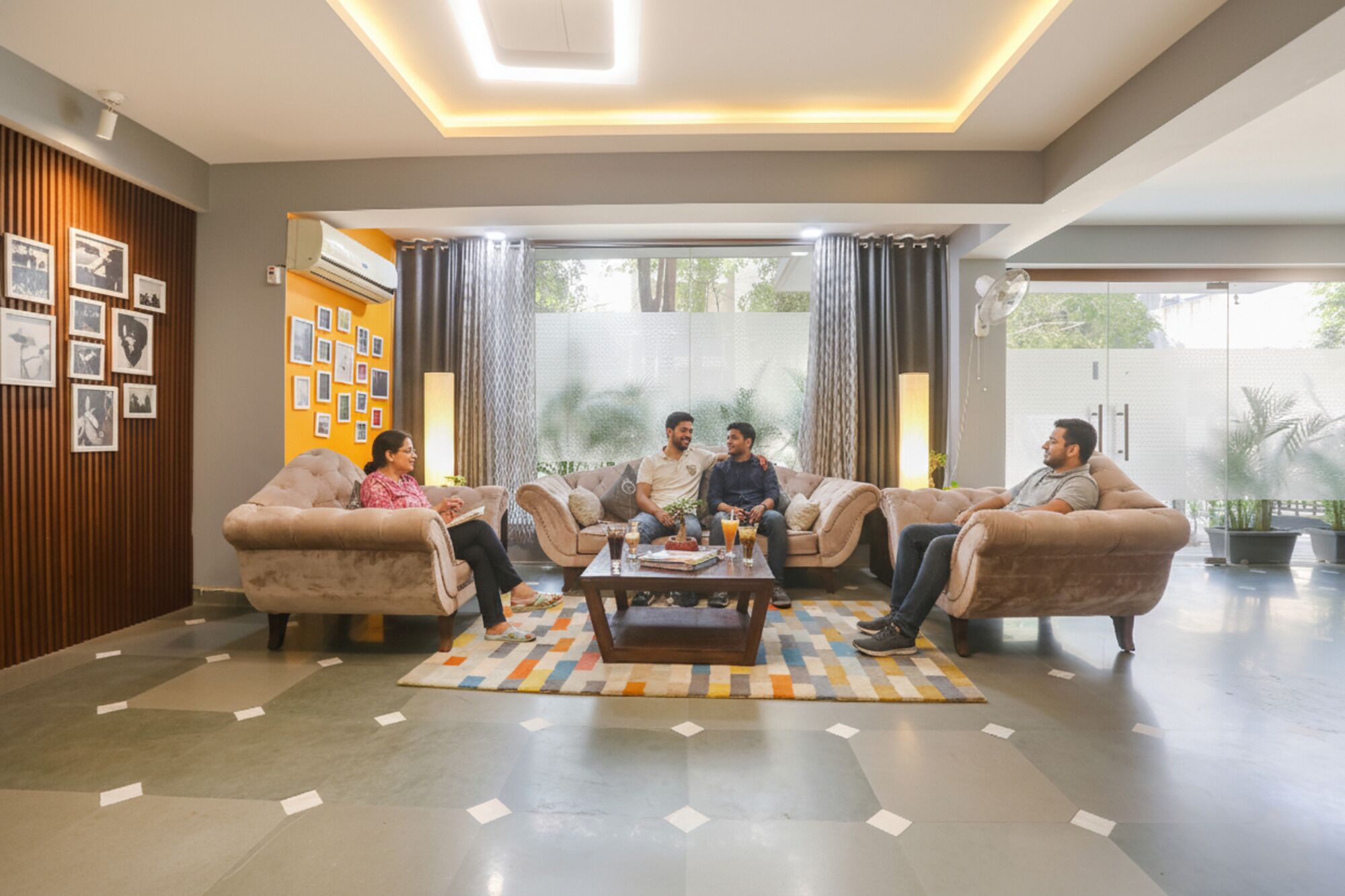 Área de estar no saguão