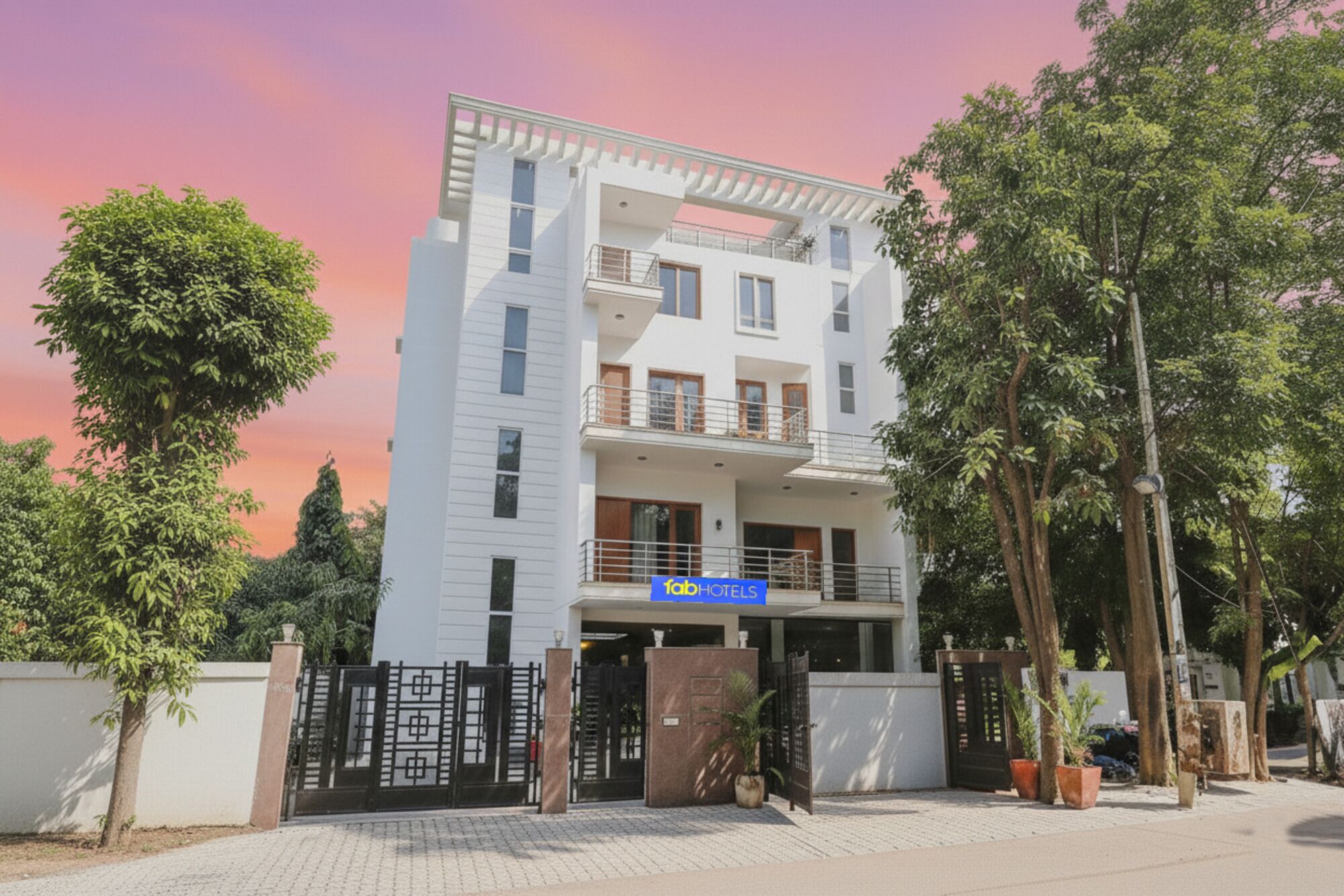 المنشأة من الخارج