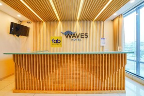 Reception - Fabhotel Prime The Waves (Anekal)