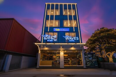 Fabhotel Prime The Waves