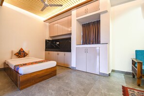 Egyptian cotton sheets, premium bedding, in-room safe, bed sheets - Fabhotel Welcome Premium (Bhubaneshwar)