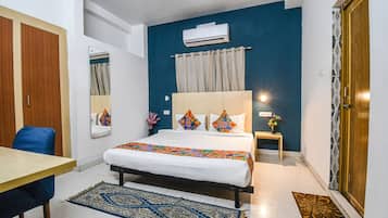 Deluxe Room | Egyptian cotton sheets, premium bedding, in-room safe, bed sheets