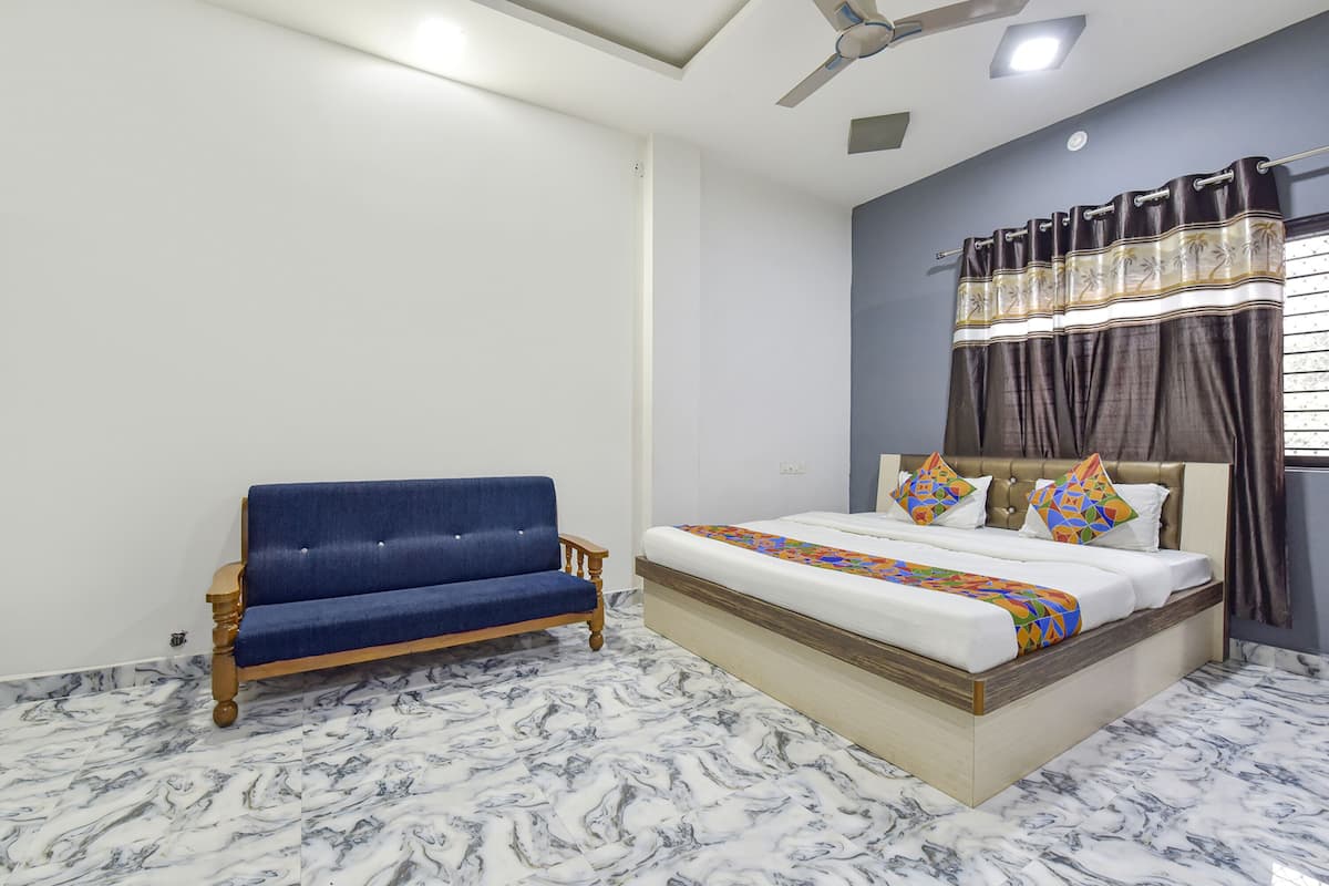 Egyptian cotton sheets, premium bedding, in-room safe, bed sheets